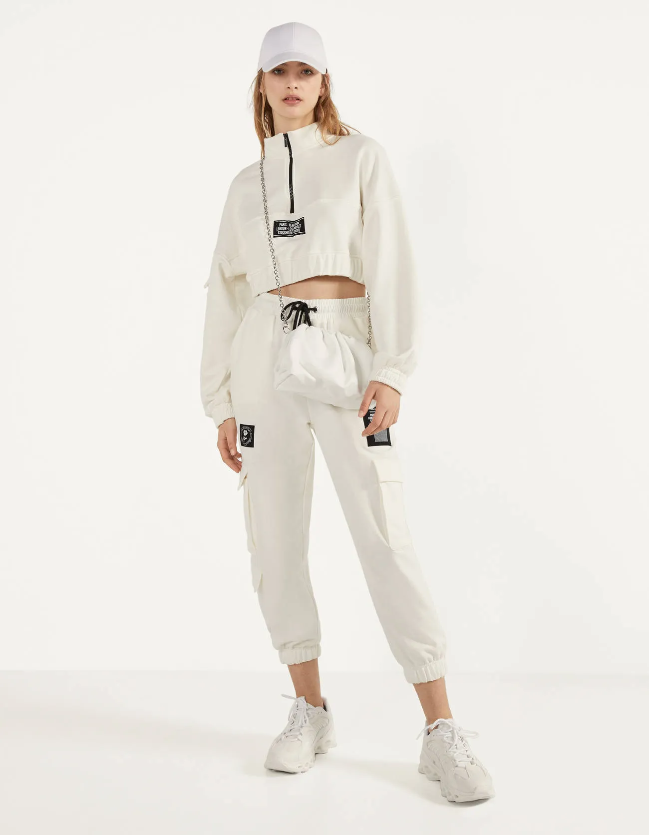 Sneaker mit Öffnungen in der Sohle